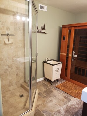 Spa - Arrowbear Lakehouse, Large Private 5BR-3BA, Deck, Sauna, Media/Game Rm (Running Springs)