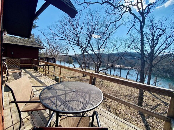 Outdoor dining - Lakeside A-Frame Cabin | Calm Waters Resort | Boat Slips & Rentals | FREE Kayaks & Paddleboards | Guided Fishing & Lake Tours! (Branson)