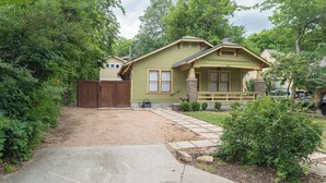 Exterior - Cozy & Quiet Retreat ~ Walk to SoCo and Town Lake! (Austin)