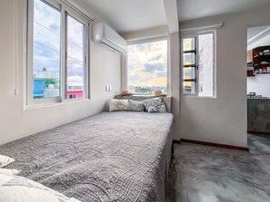 1 bedroom, free WiFi, bed sheets - Mid-Island suite with amazing sunset views! (Isla Mujeres)