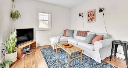 Little City Brick Apartment B - cozy, 2nd floor apartment in downtown Vergennes
