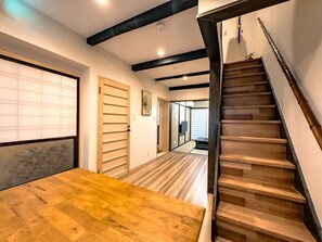 Unclassified image, 4 of 34, button