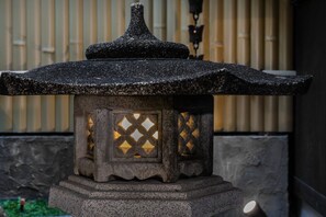 Unclassified image, 2 of 34, button