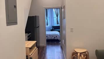2 bedrooms, iron/ironing board, WiFi