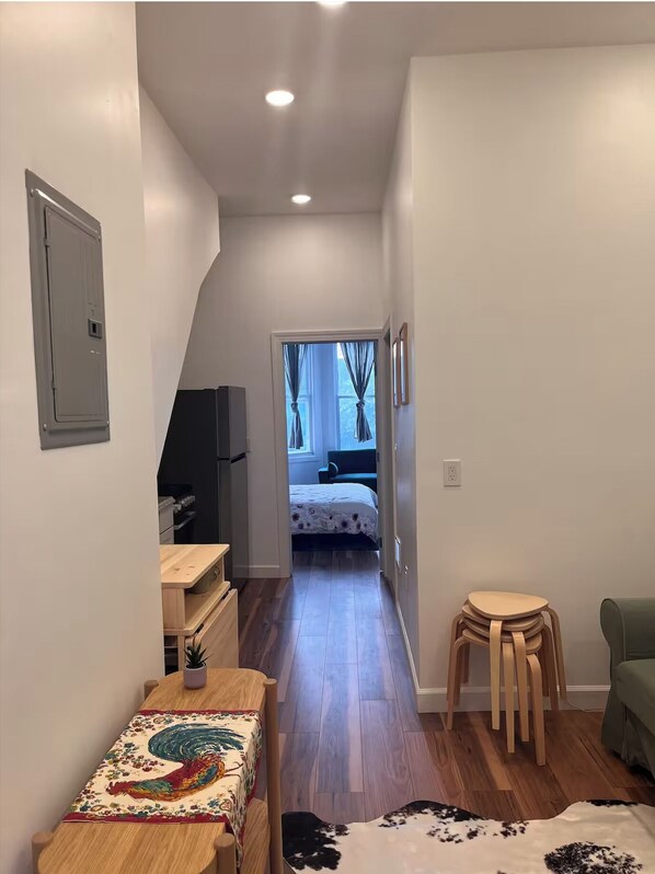 2 bedrooms, iron/ironing board, WiFi