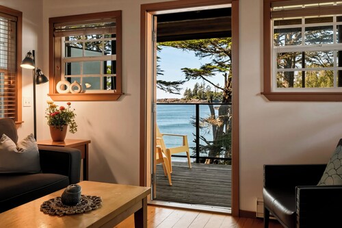 Beach Front w/ 2 Private Decks! With Ocean Views! Ocean Oasis