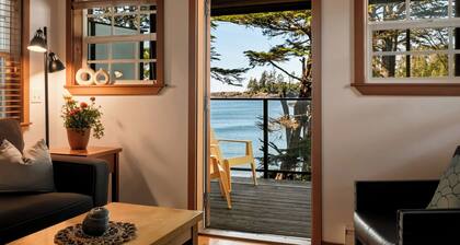 Beach Front w/ 2 Private Decks! With Ocean Views! Ocean Oasis