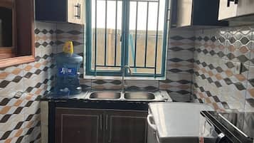 Refrigerador, microondas, horno, tetera/pava eléctrica