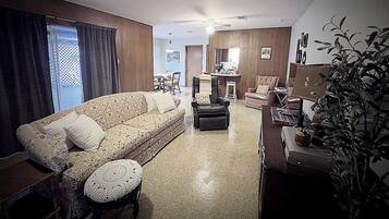 Smart TV, music library, video library, stereo