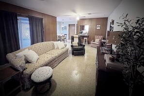 Smart TV, music library, video library, stereo