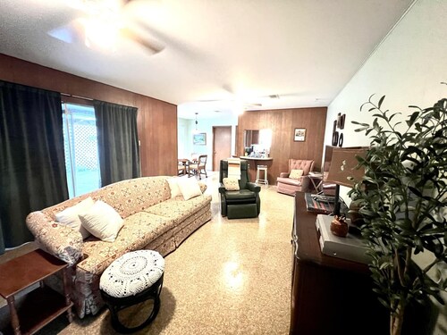 1960's Time Capsule Home In Alvin