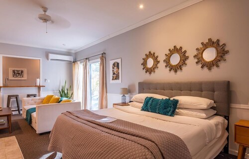 Luxury Hot tub Suite w/ In-Room Hot Tub & King Bed 1BR, 1BA