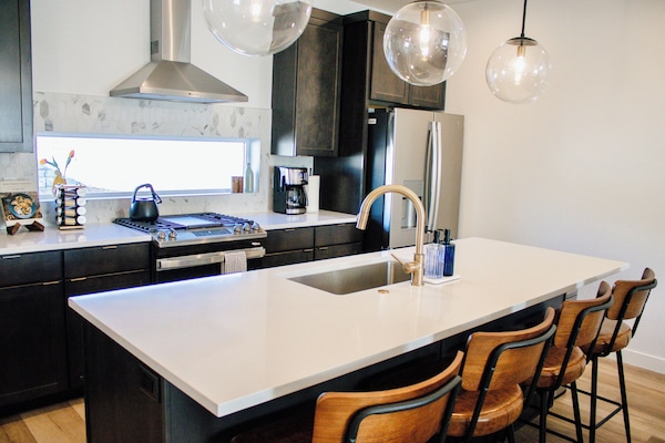 Frigorifero, microonde, forno, piano cottura