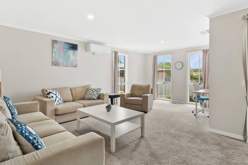 Colonial Retreat – Peaceful, Pet-Friendly Comfort