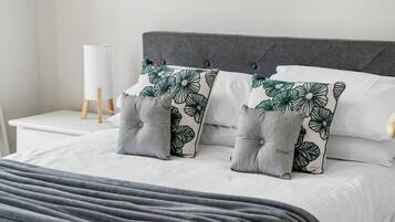 3 soveværelser, skrivebord, strygejern/strygebræt, weekendseng