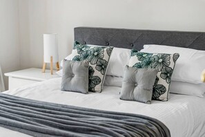 3 bedrooms, desk, iron/ironing board, travel crib