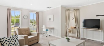 Colonial Retreat – Peaceful, Pet-Friendly Comfort