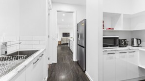 雪櫃、微波爐、焗爐、爐具