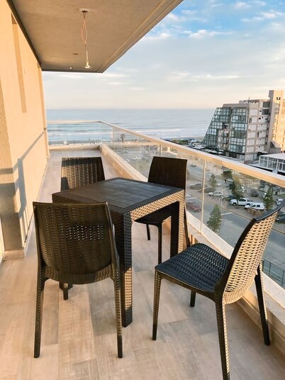Beautiful three-room apartment in the center of Pinamar, steps from the sea.