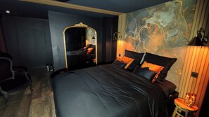 1 bedroom, WiFi, bed sheets - Romantic Suite: Sauna, whirlpool bath and massage table (Conches-en-Ouche)