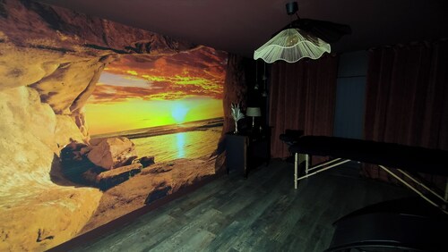 Romantic Suite: Sauna, whirlpool bath and massage table