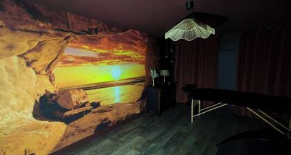 Romantic Suite: Sauna, whirlpool bath and massage table