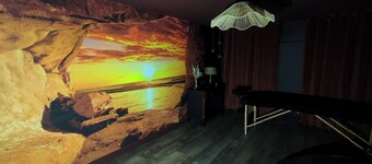 Romantic Suite: Sauna, whirlpool bath and massage table