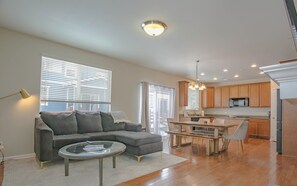 Una Smart TV, una chimenea