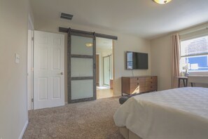 3 bedrooms, desk, iron/ironing board, free WiFi - Luxurious Layton:3bds/2.5bath/garage (Aurora)