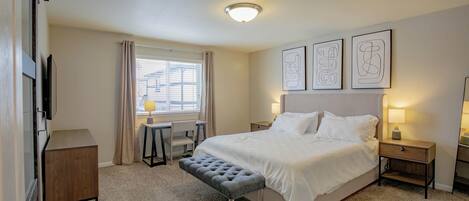 3 habitaciones, escritorio, tabla de planchar con plancha y wifi gratis