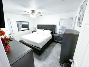 3 slaapkamers, een bureau, een strijkplank/strijkijzer, wifi