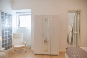 1 chambre, fer et planche à repasser, Wi-Fi, literie fournie