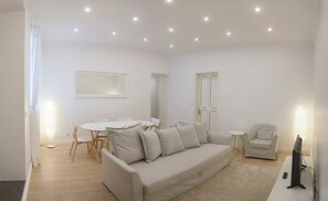 TV - CASA DO COLÉGIO 61 by Azores HomeMade (Ponta Delgada)