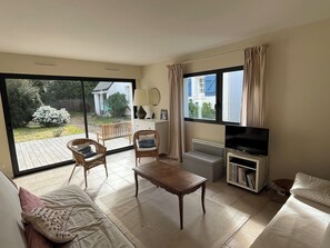 TV, DVD player, table football, ping pong