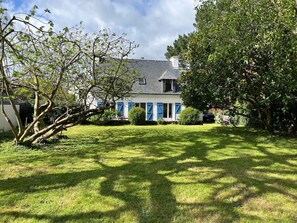 Exterior - Two houses in a beautiful garden in Carnac, ideal for 2-3 families with children (Carnac)