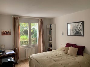7 makuuhuonetta, silitysrauta/-lauta, vauvan matkasänky, Wi-Fi