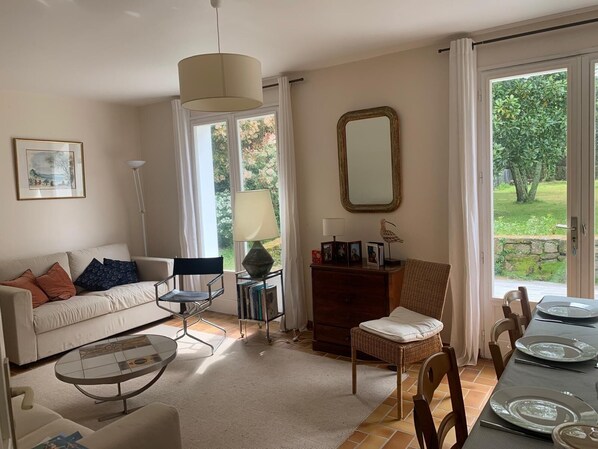 TV, DVD player, table football, ping pong