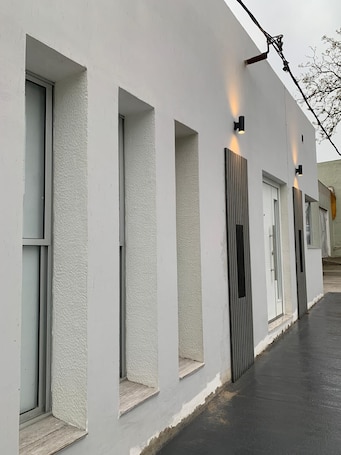 Front of property. La Perla