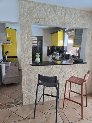 Réfrigérateur, micro-ondes, four, lave-vaisselle