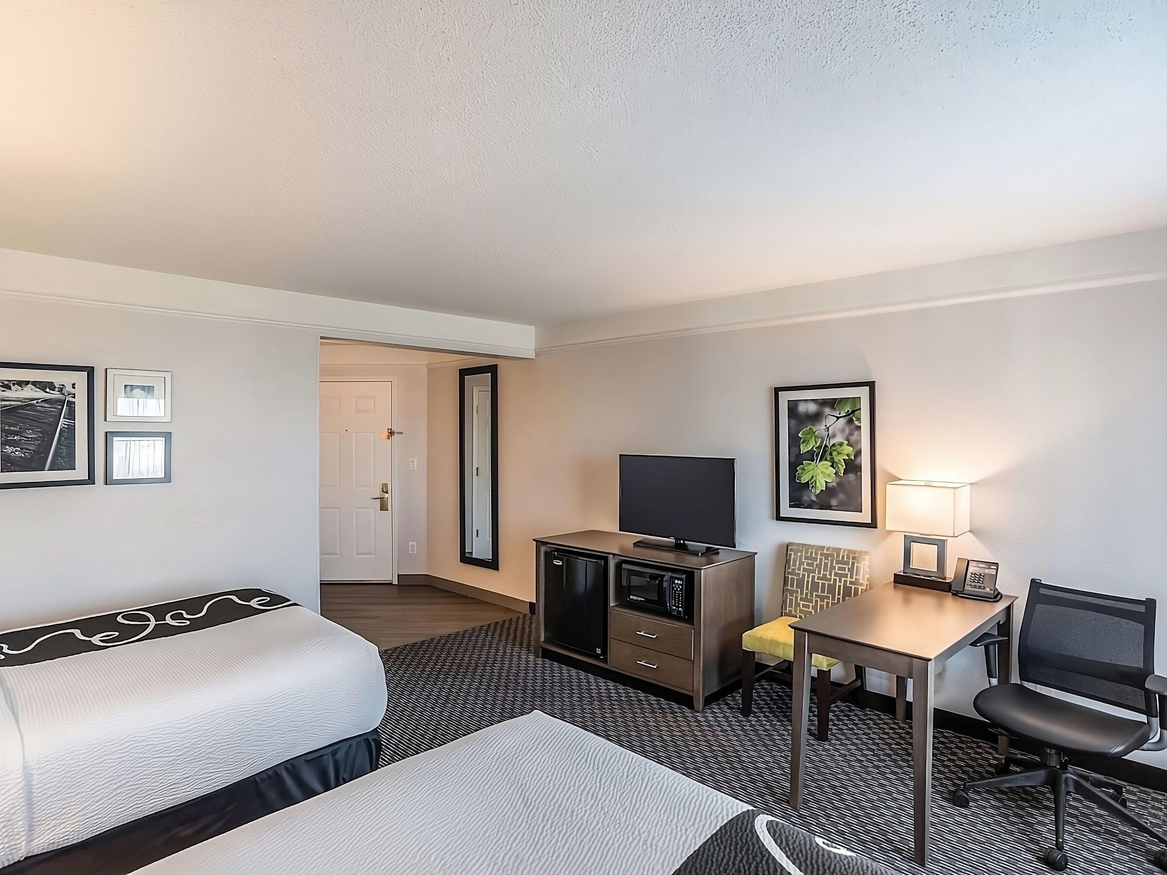 Refreshing Getaway With Swimming Pool And Daily Breakfast Perks - フェニックス, AZ