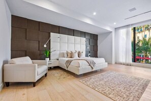 5 bedrooms, desk, iron/ironing board, WiFi