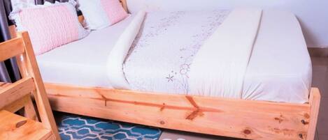 1 slaapkamer, een strijkplank/strijkijzer, wifi