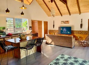 Interior - Holiday house Nuupure - Pickelball + Private white sand beach access+kayak (Moorea-Maiao)