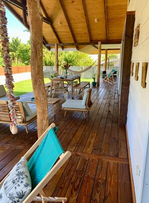 Outdoor dining - Holiday house Nuupure - Pickelball + Private white sand beach access+kayak (Moorea-Maiao)