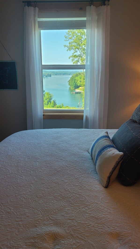 2 bedrooms, desk, iron/ironing board, travel cot