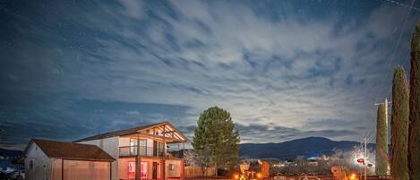 المنشأة من الخارج