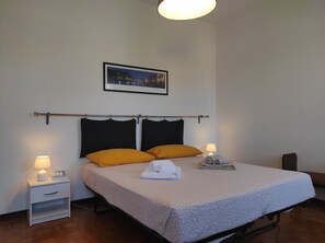 3 chambres, bureau, Wi-Fi, draps fournis