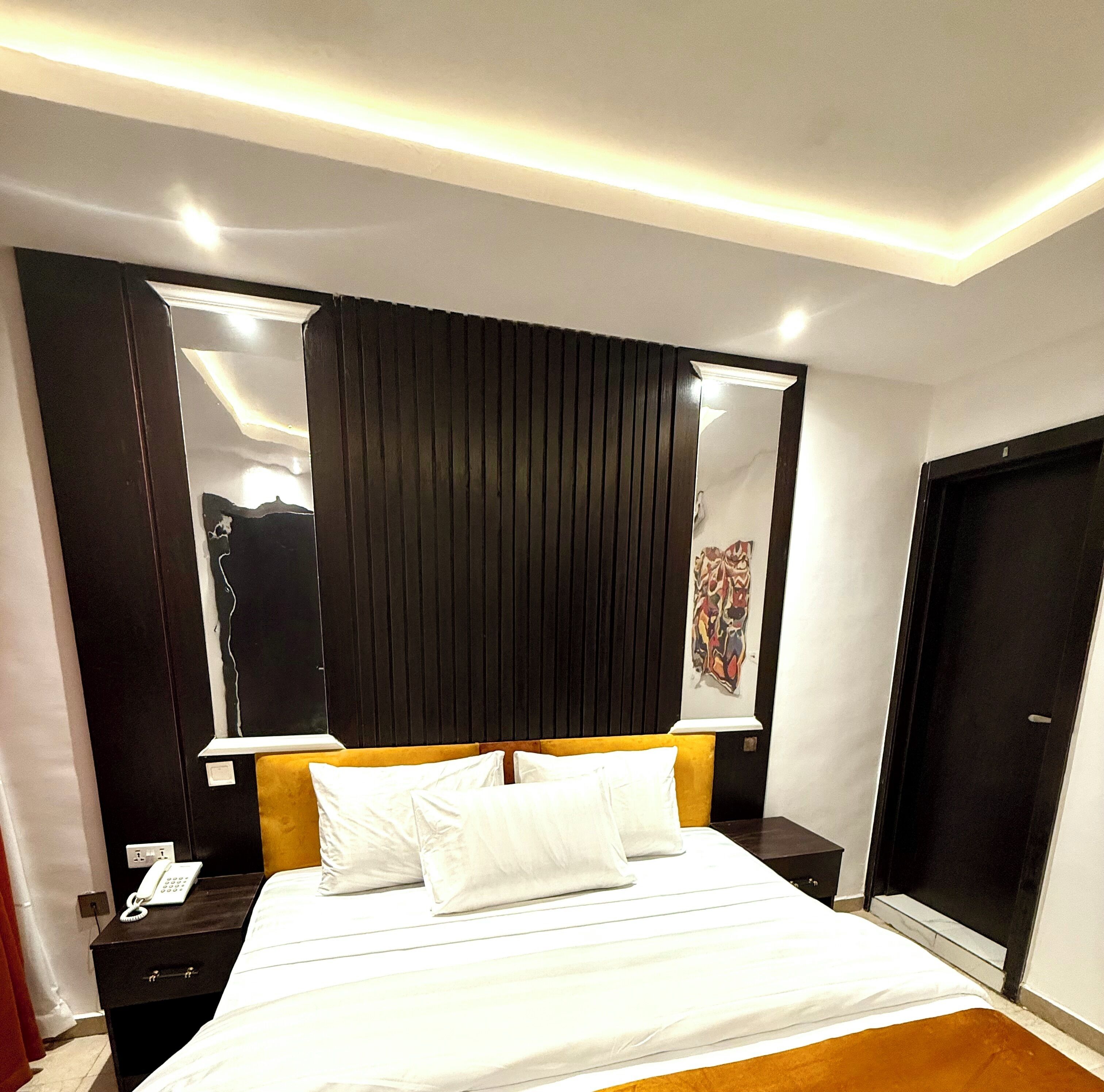 Kamar Standar | Meja kerja, ruang kerja ramah laptop, dan Wi-Fi gratis