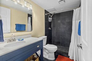 Hair dryer, towels, soap, toilet paper - Oceanfront View Sea Renity (Daytona Beach)
