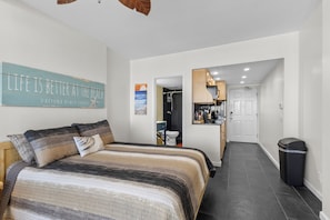 1 habitación, tabla de planchar con plancha, wifi y ropa de cama